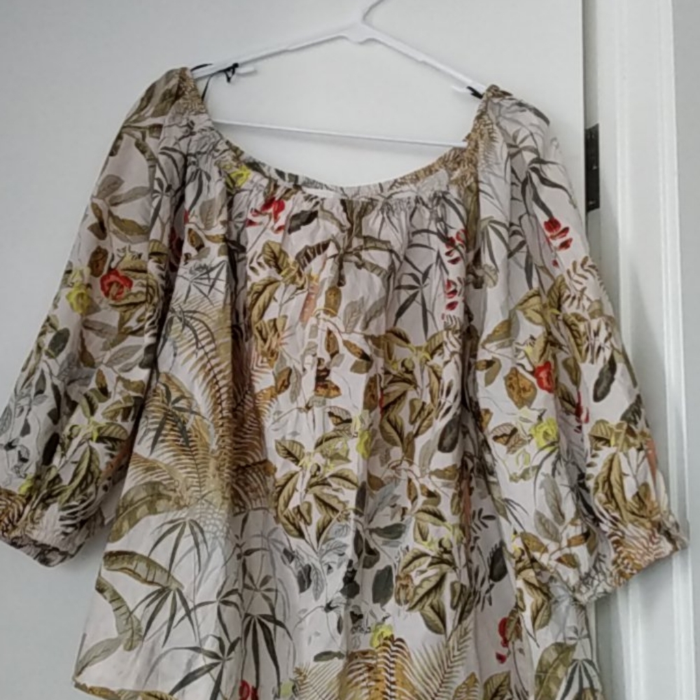Clothes tops